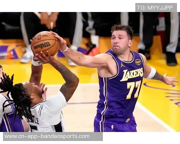 东契奇本赛季场均351分领跑全联盟上一位湖人球员是科比