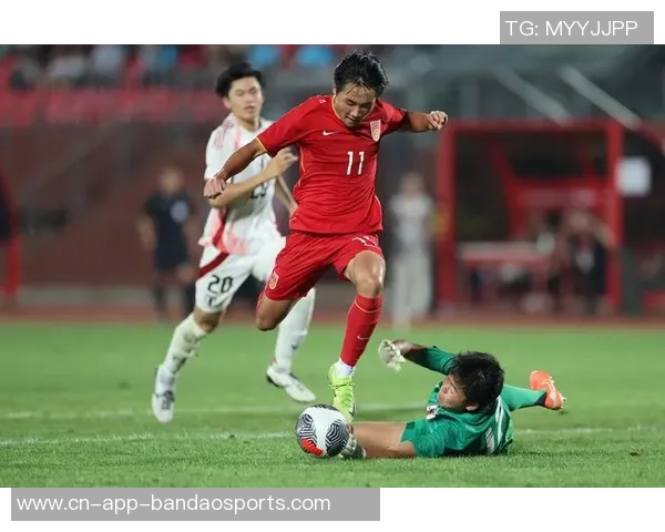 中国队确认参赛蒙太古杯邝兆镭身穿国足战袍亮相海报引期待