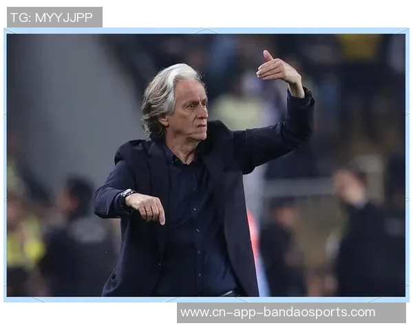 美剧足球教练演员重返绿茵场试训美国球队揭示年轻时的足球梦想 美剧足球教练演员重返绿茵场试训美国球队揭示年轻时的足球梦想