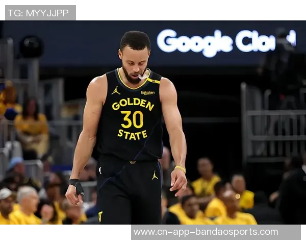 库里虽因伤缺阵但热情与小球迷互动合影展现亲和力