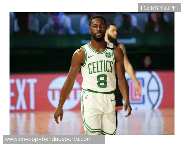 老哥你又胖了美记与绿军传奇安东尼沃克合影引发热议